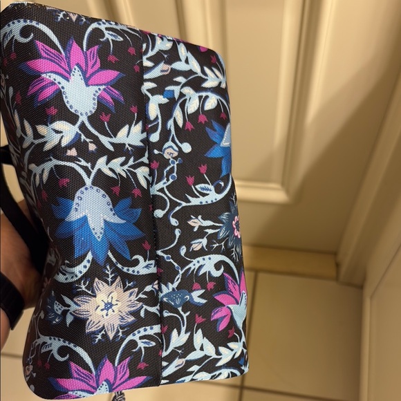 NWT Vera Bradley Lighten Up Lunch Cooler Bag with Floral Design - Picture 4 of 5